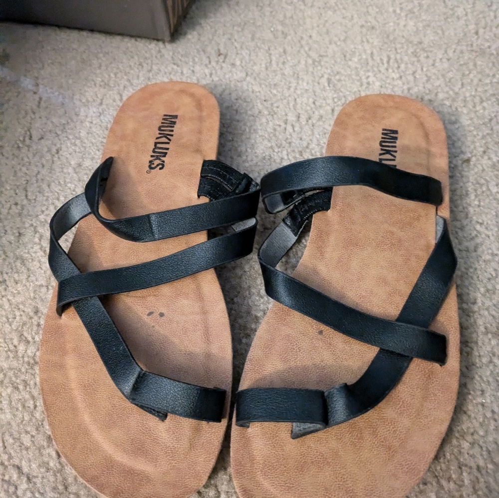 Size 8 Mukluks sandals